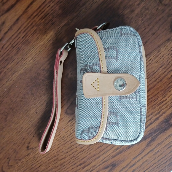 Dooney and Bourke wristlet signature canvas - Picture 1 of 11